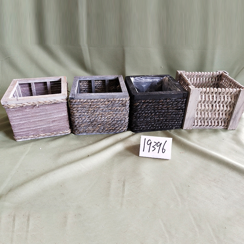 WOODEN DECORATION