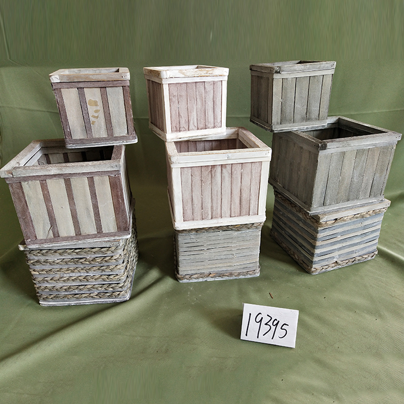 WOODEN DECORATION