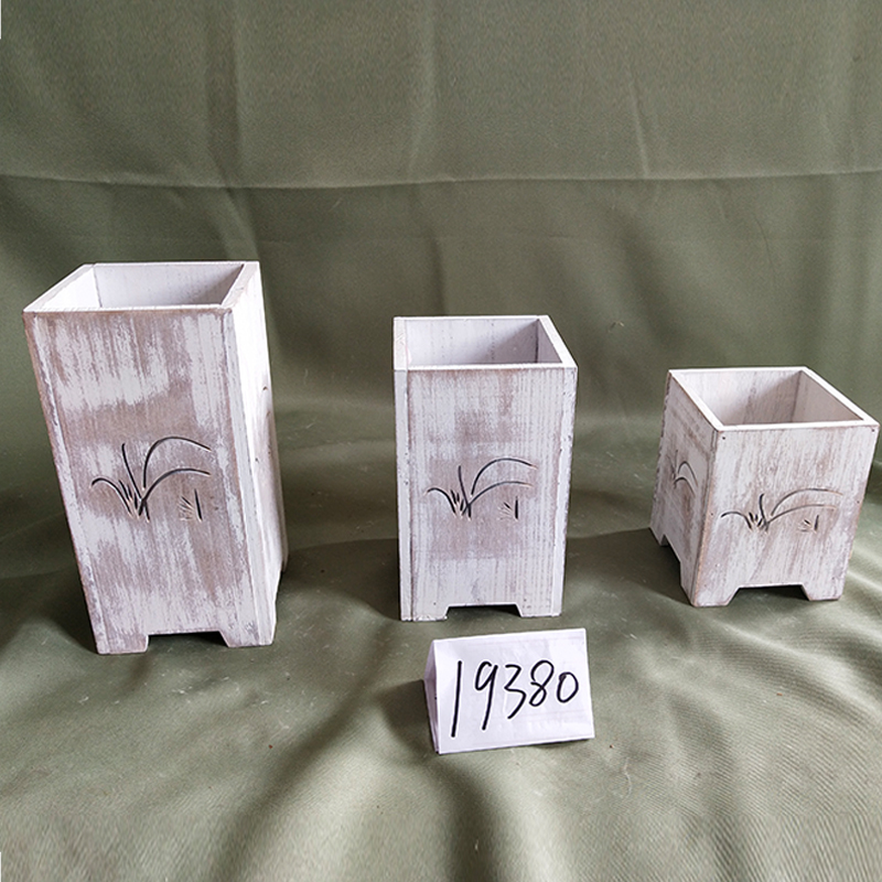 WOODEN DECORATION