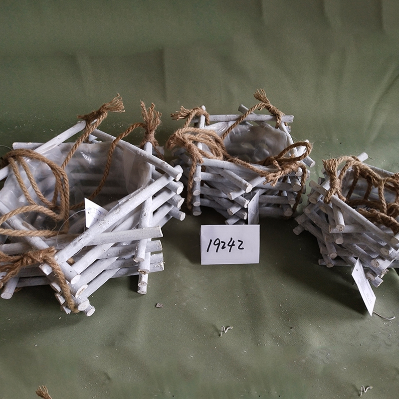 WOODEN DECORATION