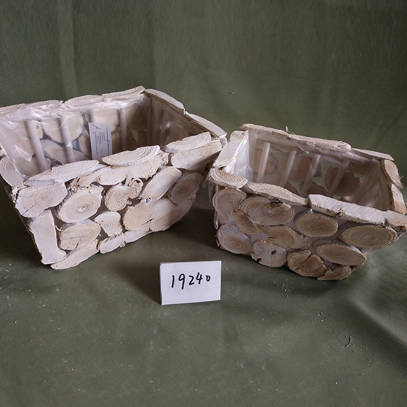 WOODEN DECORATION