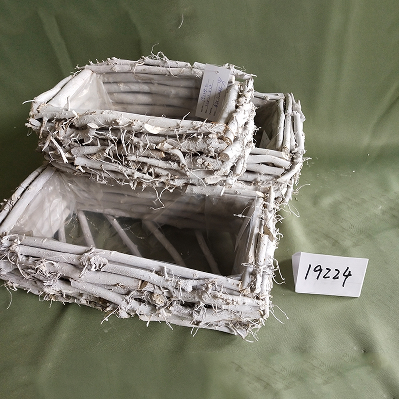 WOODEN DECORATION
