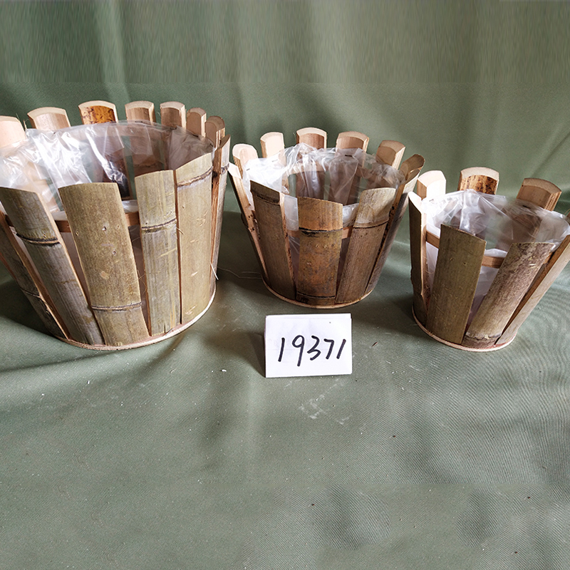 WOODEN DECORATION