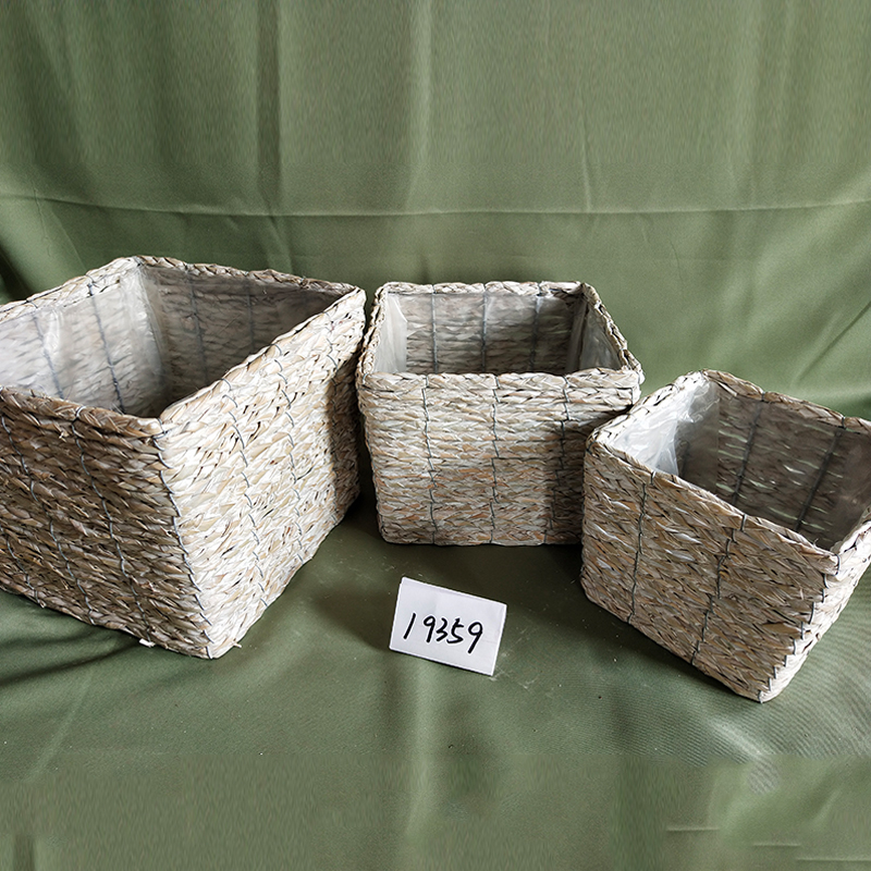 WOODEN DECORATION