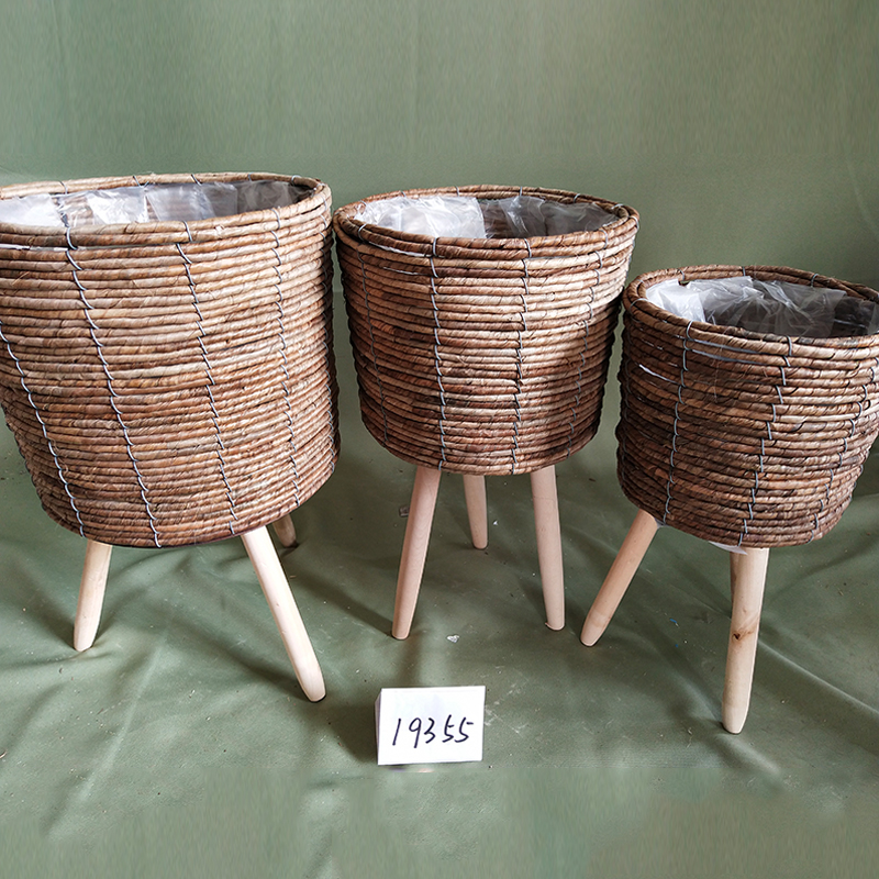 WOODEN DECORATION