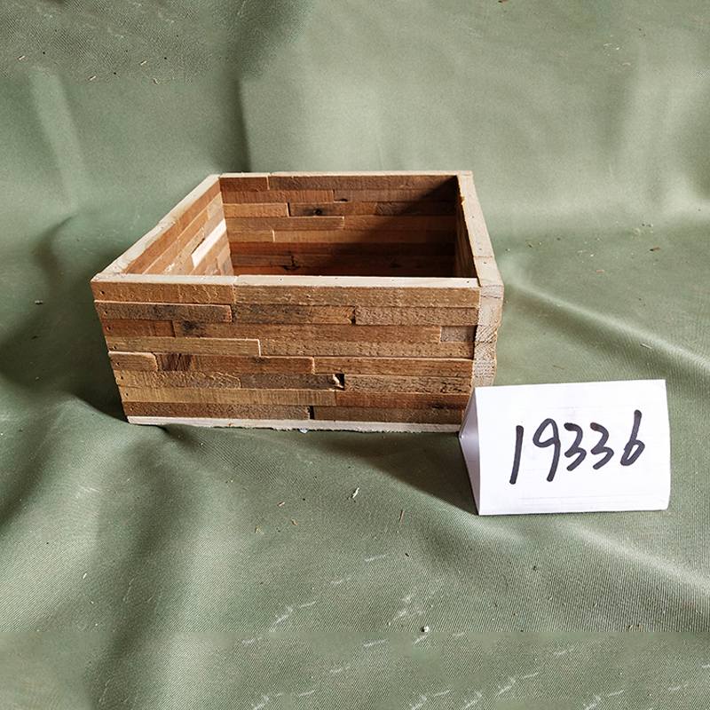 WOODEN DECORATION