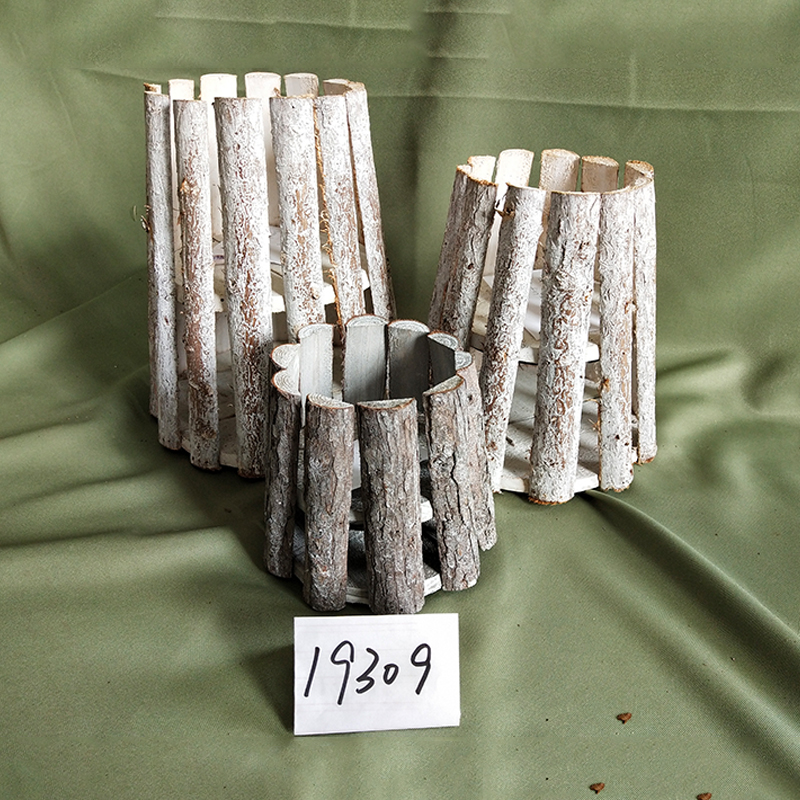 WOODEN DECORATION