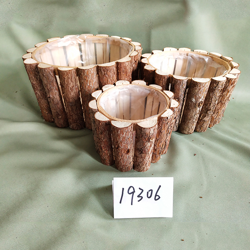 WOODEN DECORATION
