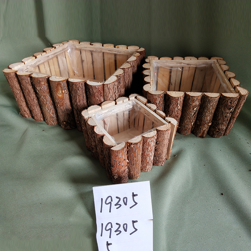 WOODEN DECORATION