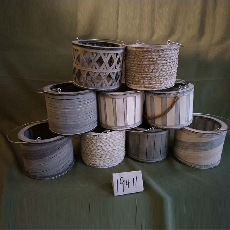 WOODEN DECORATION