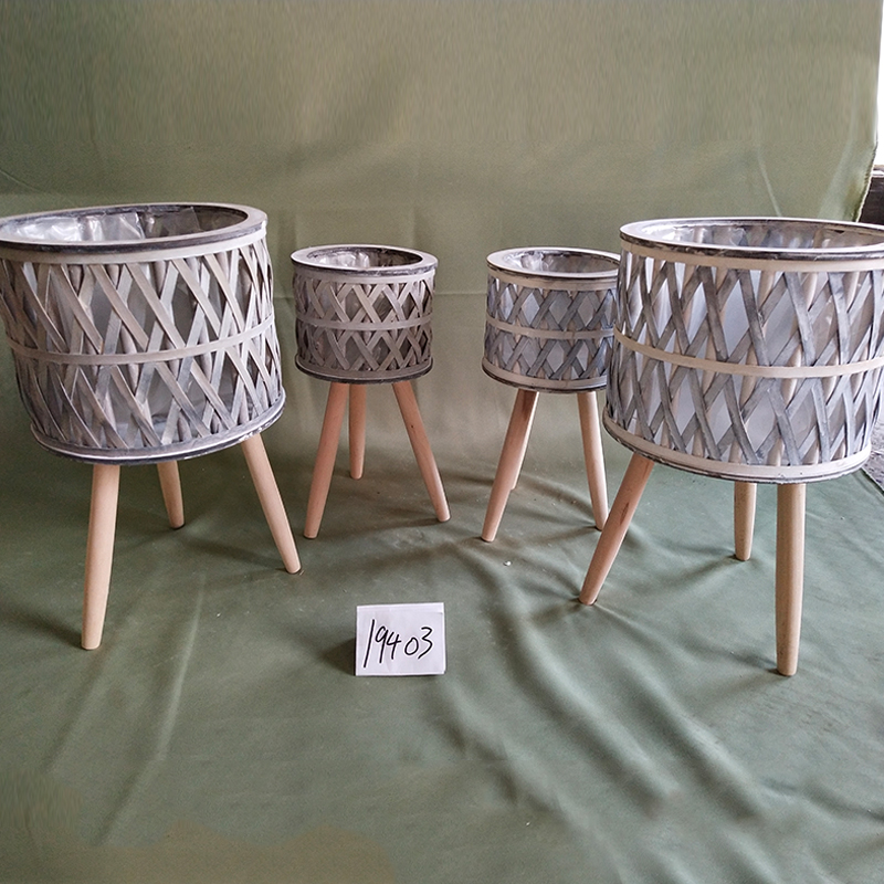 WOODEN DECORATION