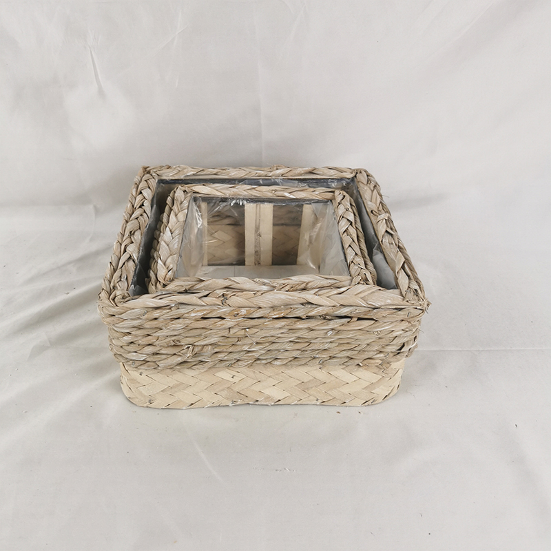 WOODEN DECORATION