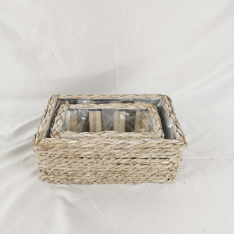 WOODEN DECORATION