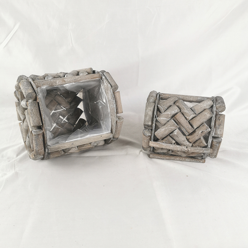 WOODEN DECORATION