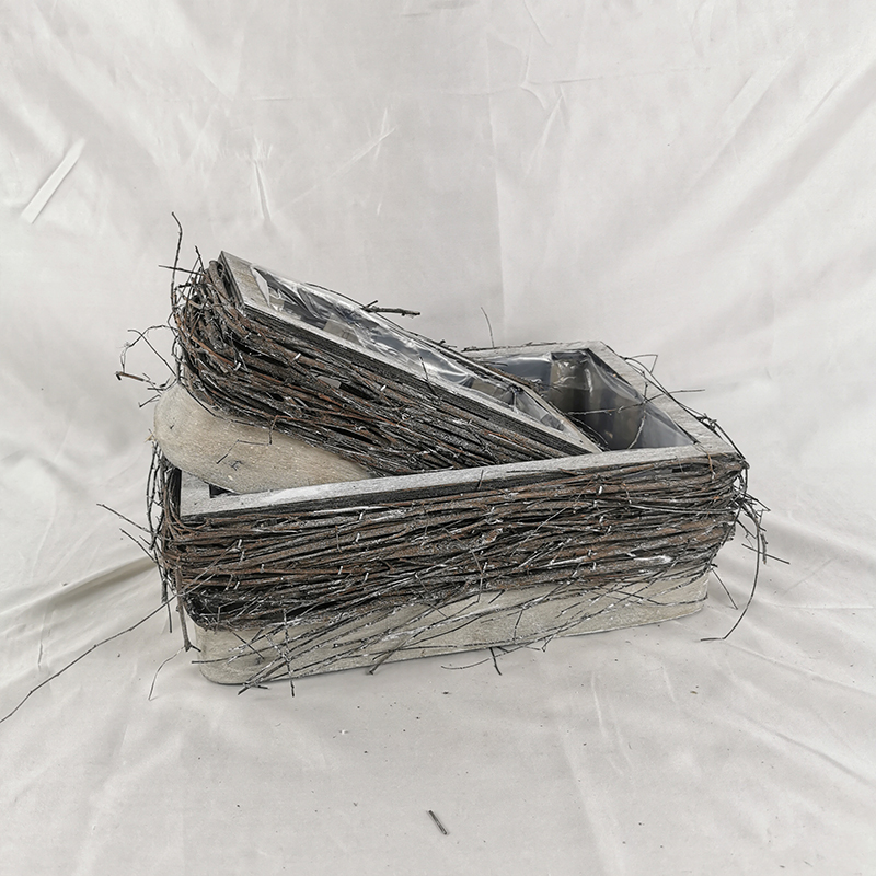 WOODEN DECORATION