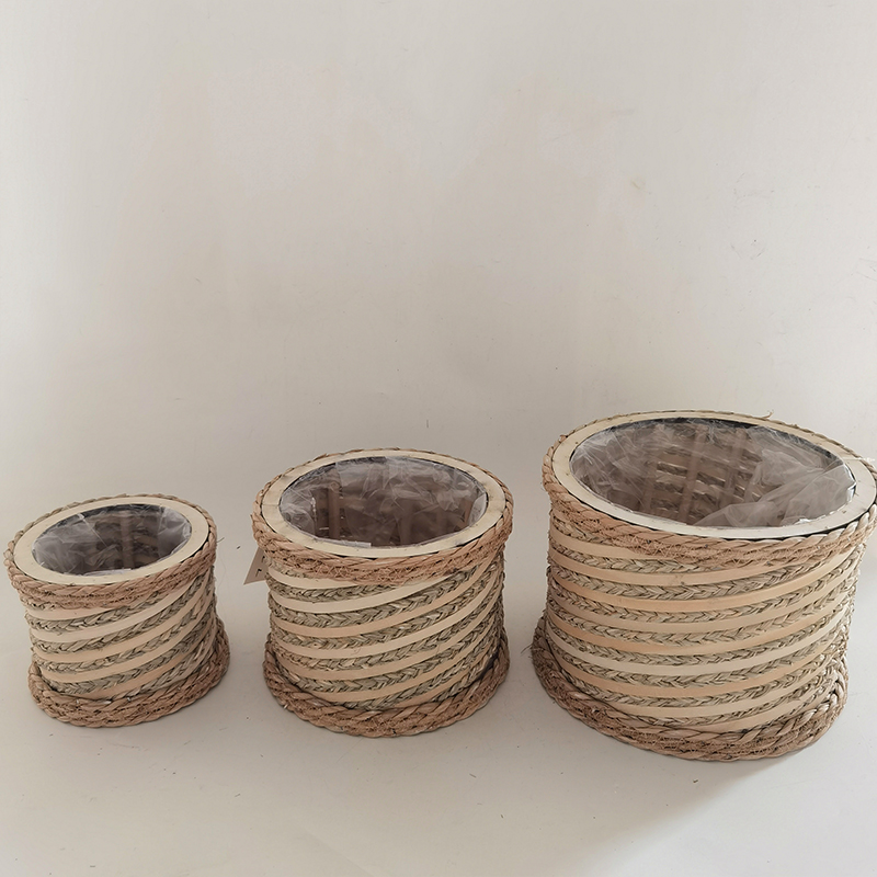 WOODEN DECORATION