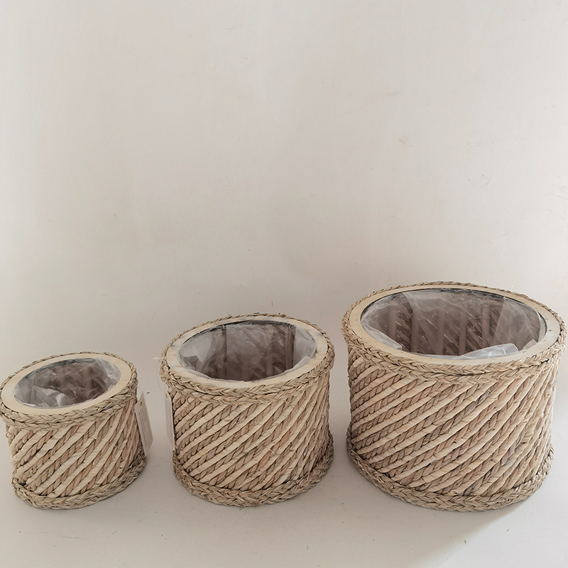 WOODEN DECORATION