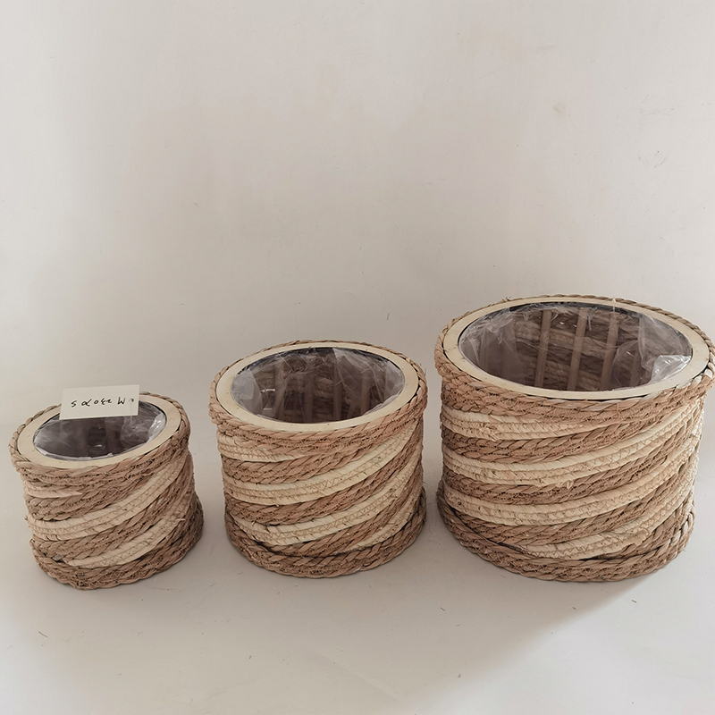 WOODEN DECORATION