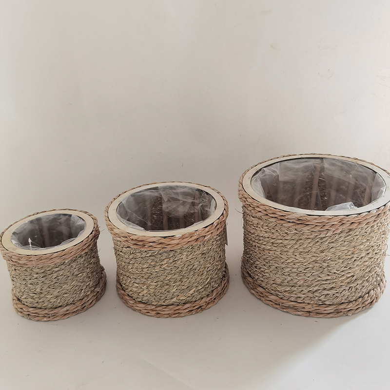 WOODEN DECORATION