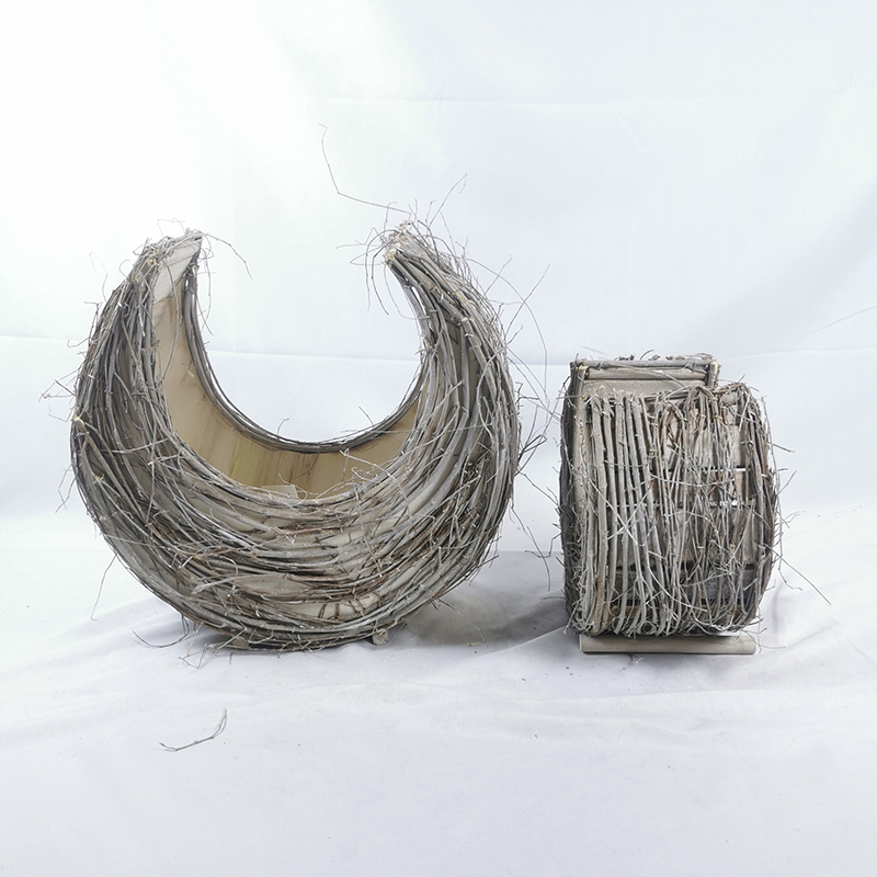 WOODEN DECORATION