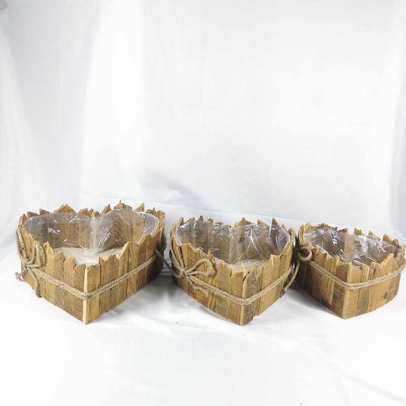 WOODEN DECORATION