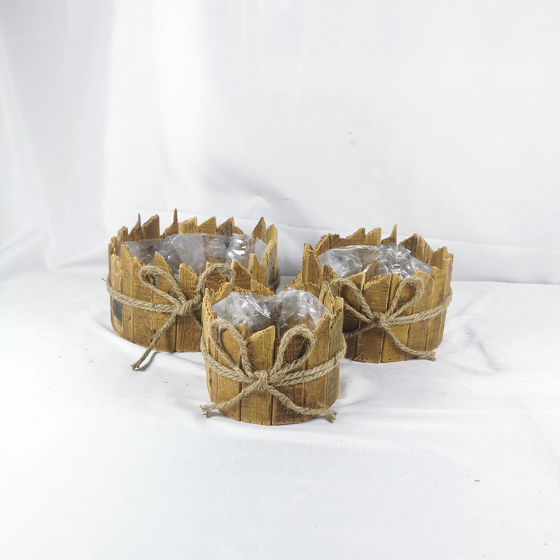 WOODEN DECORATION
