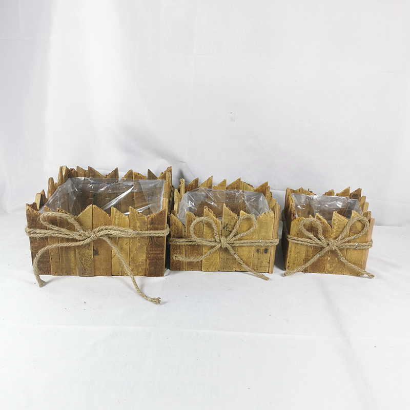 WOODEN DECORATION