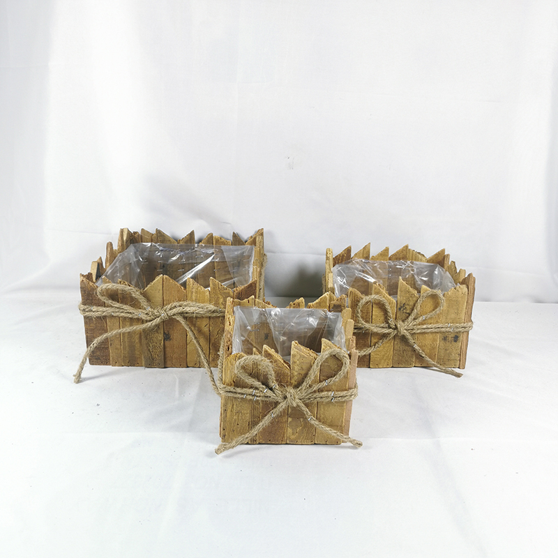 WOODEN DECORATION