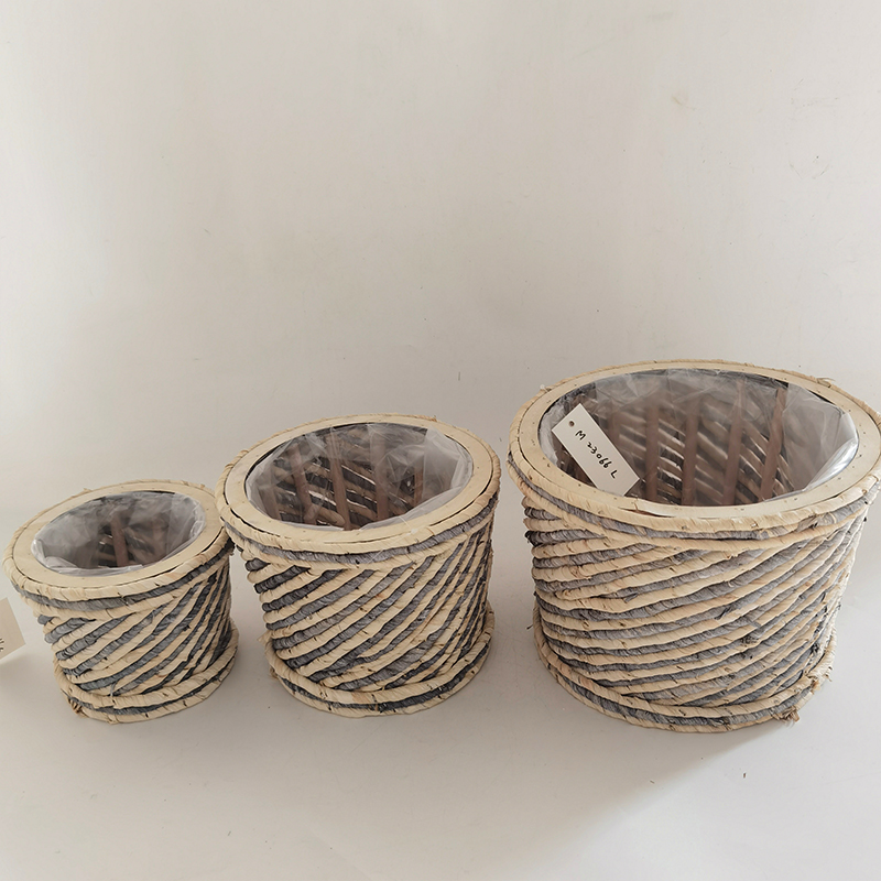WOODEN DECORATION