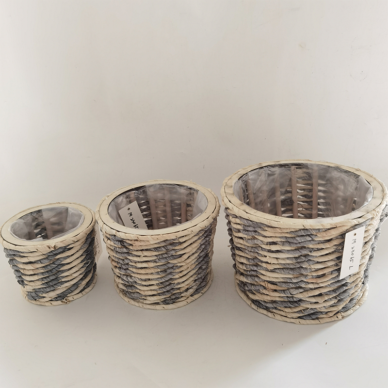 WOODEN DECORATION