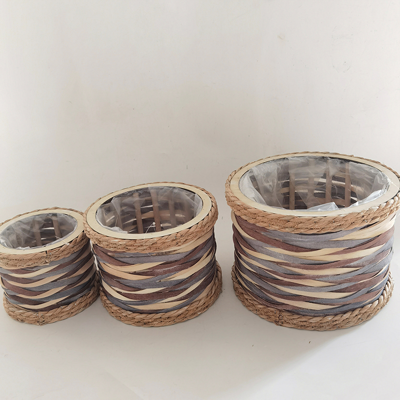 WOODEN DECORATION